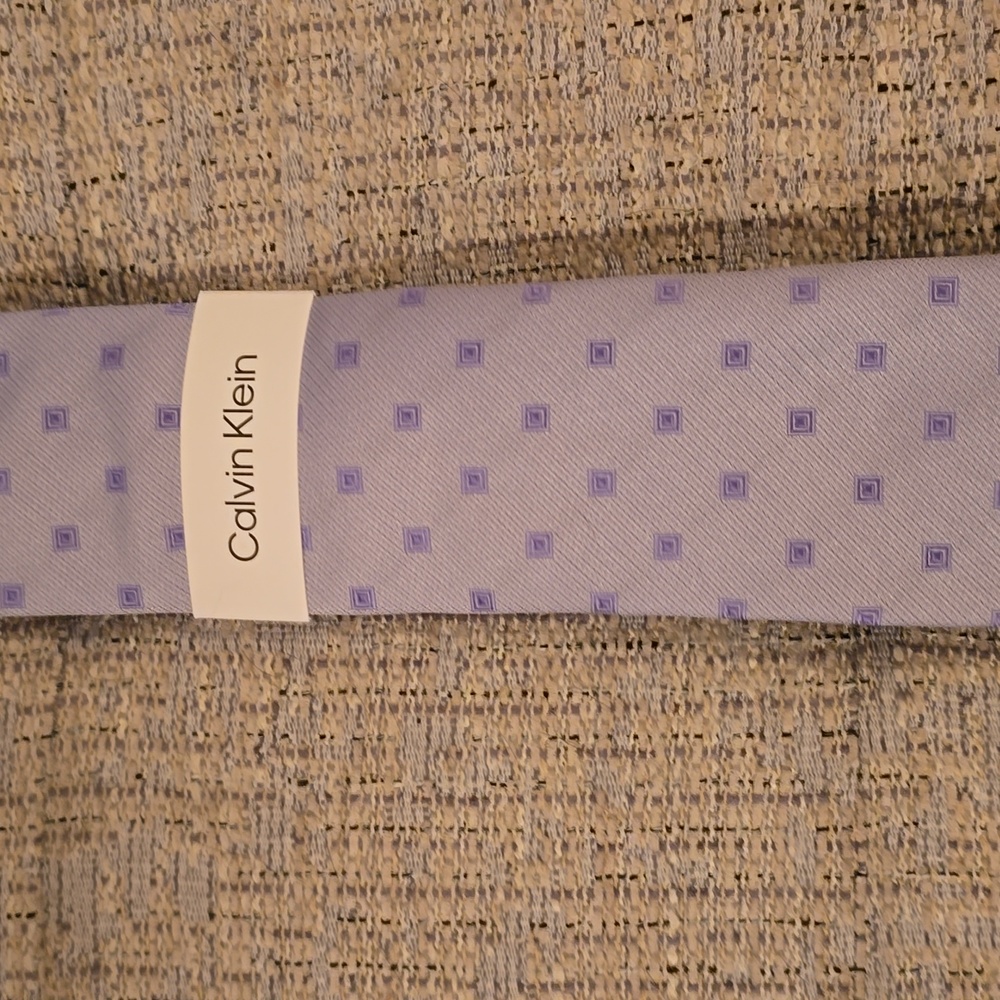 CALVIN KLEIN BRAND MENS PURPLE "SQUARES" TIE ~56"